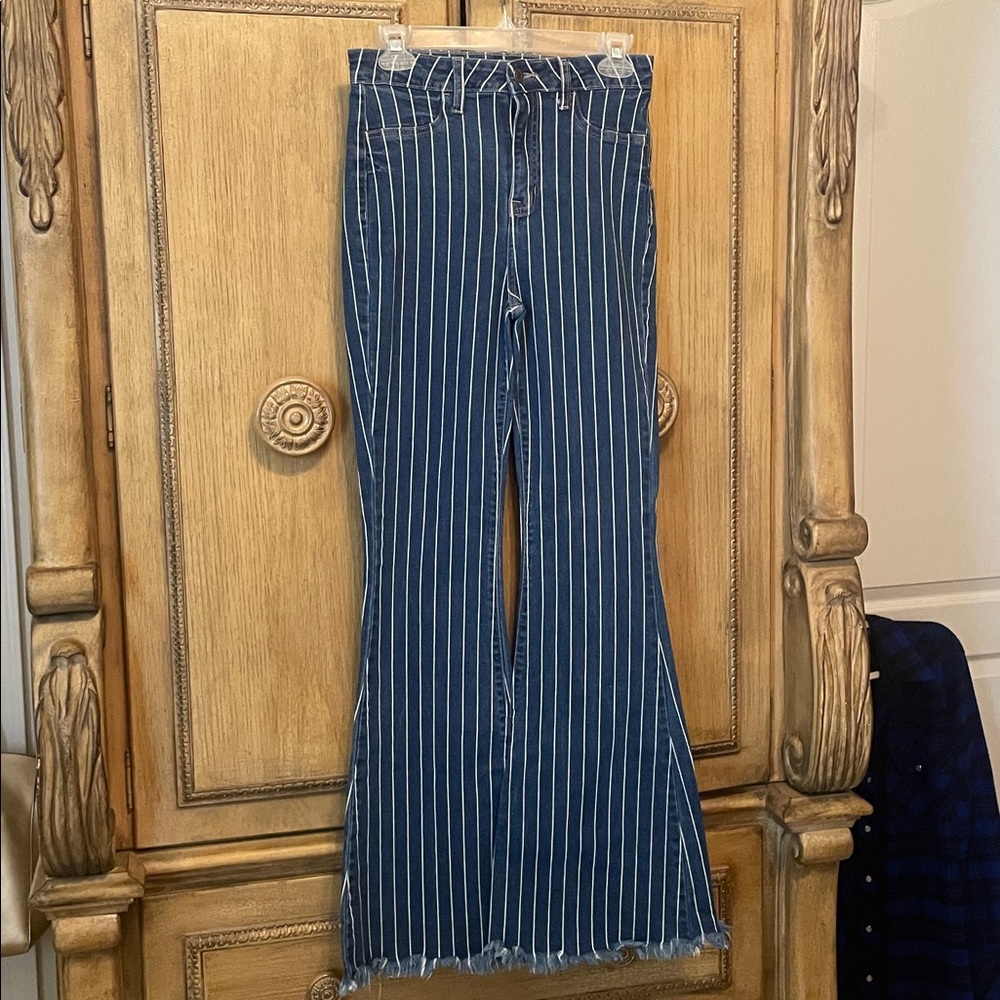 Cello Stripe Bell Bottom Flare Denim Jeans Frayed Ends
Size 5